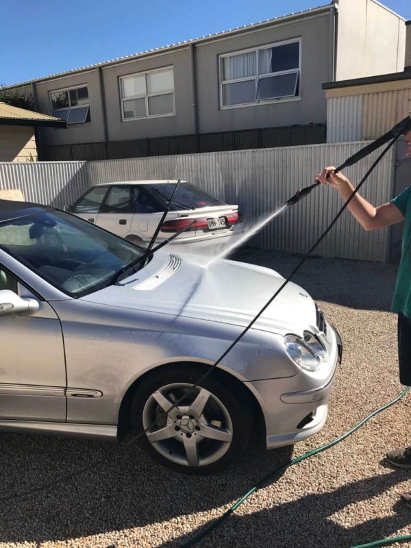 The car is rinsed before washing using a high pressure gurney