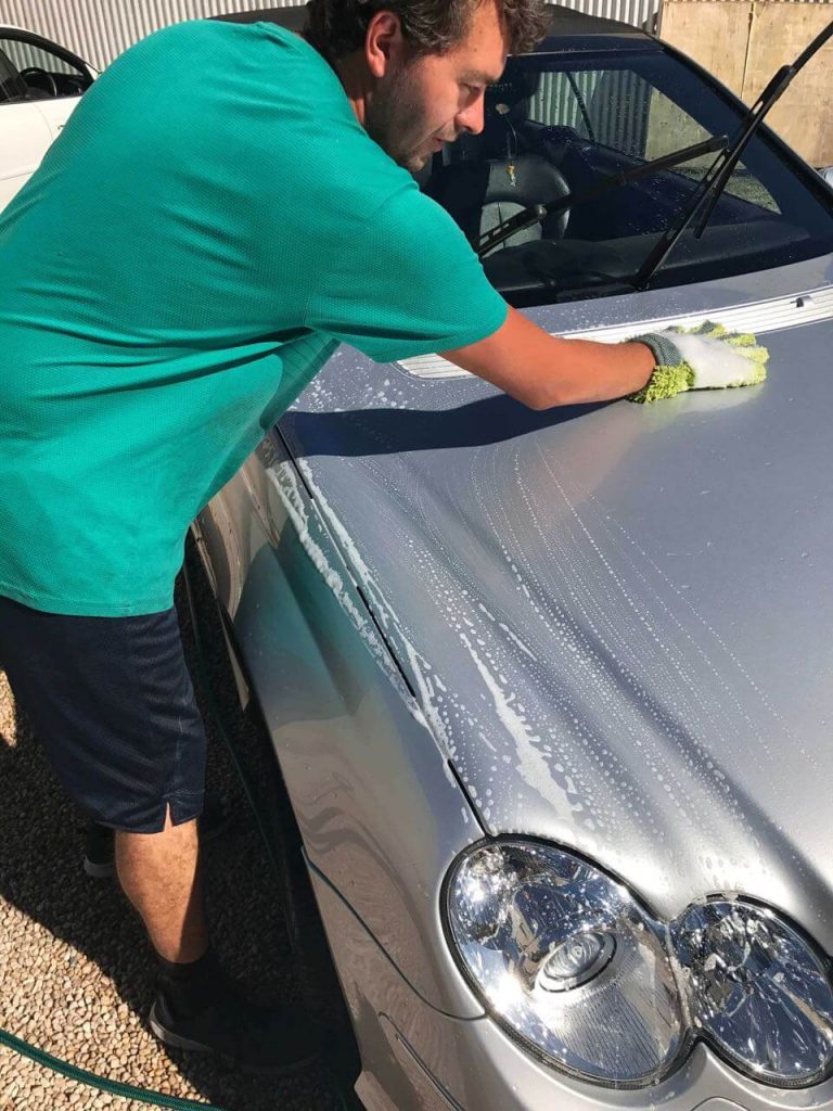 The car washing glove allows the hand to follow the contours of the car whilst washing